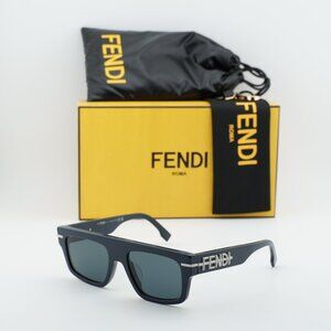 Fendi FE40091U 90A Square Sunglasses - Blue